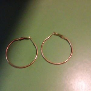 Bundle of two earrings